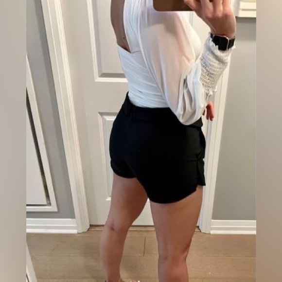 Aritzia Talula Short/Skirt - Picture 3 of 3